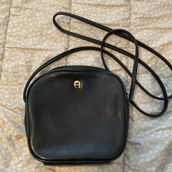 Etienne Aigner Black Leather crossbody - Picture 1 of 9